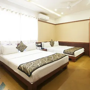 Hotel Uddhav A Family ***